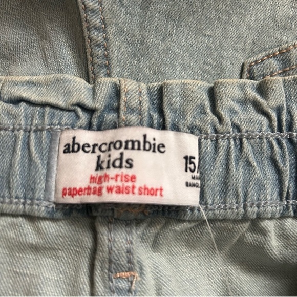 Abercrombie Kids Light Wash High Rise Paperbag Waist Shorts - Picture 3 of 5